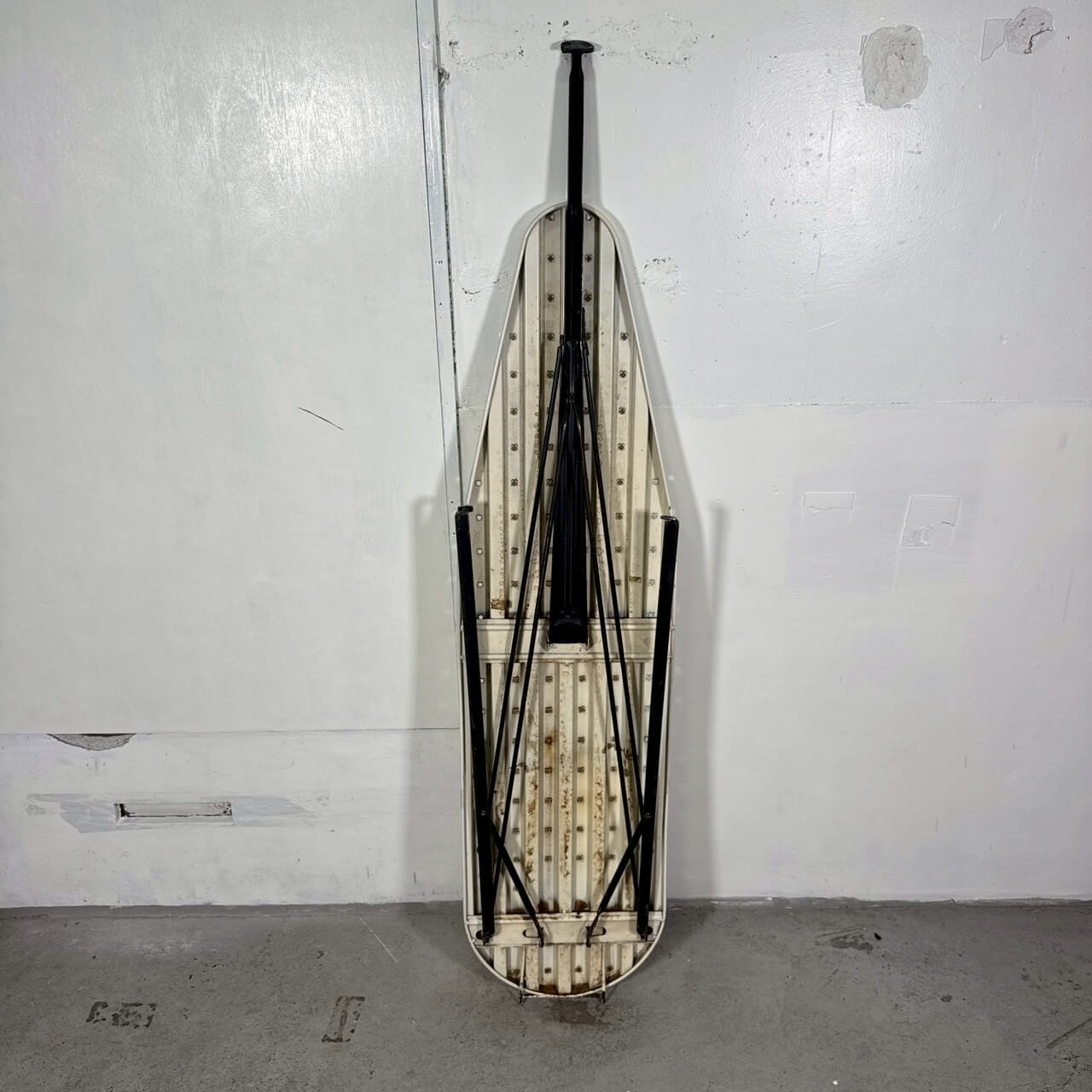 #2211【1950-60年代】ビンテージ メタル アイロンボード / インダストリアル ディスプレイテーブル