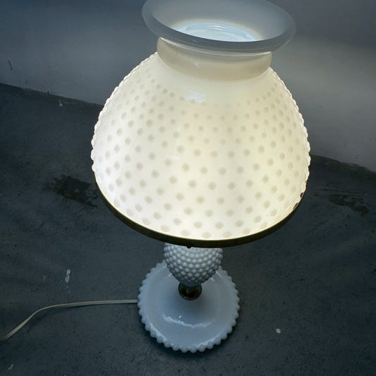 #2373【1960-70年代】ビンテージ ミルクガラス ホブネイル テーブルランプ