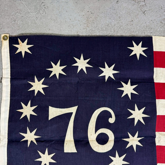 #2551【1970年代】76 ベニントン・フラッグ 星条旗 アメリカンフラッグ ウォールデコ