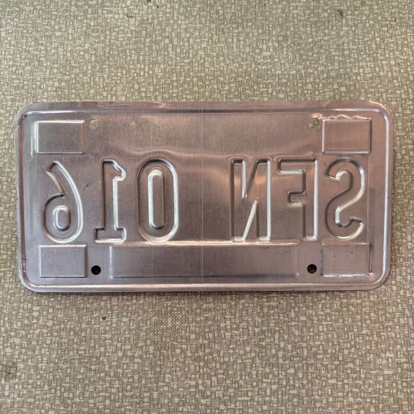 #424-13【2000年-2005年】ナンバープレート / ライセンスプレート 看板 ウォールデコ テネシー州 アメリカ