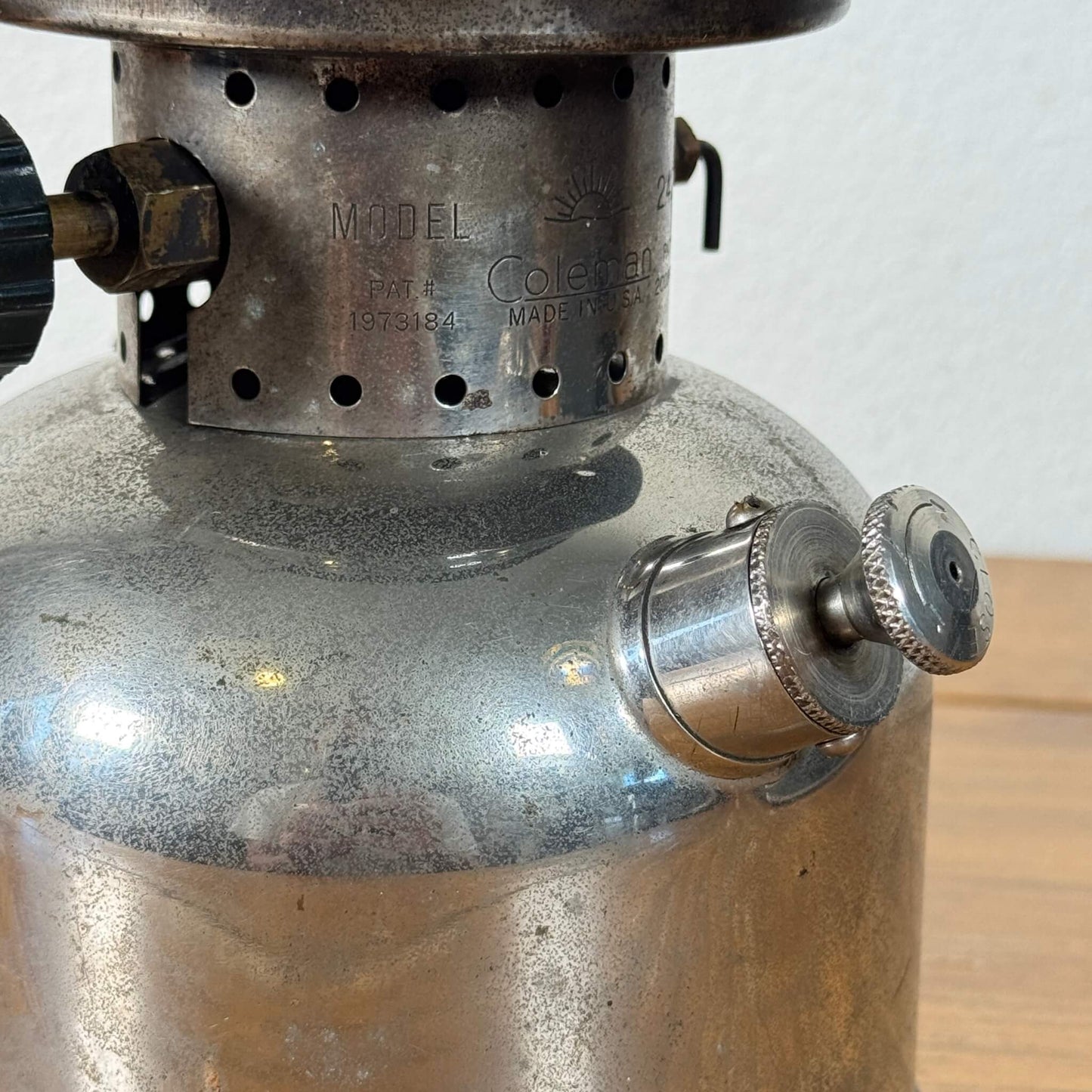 #2073【1949年3月製】ビンテージ Coleman（コールマン） 242C ランタン アメリカ