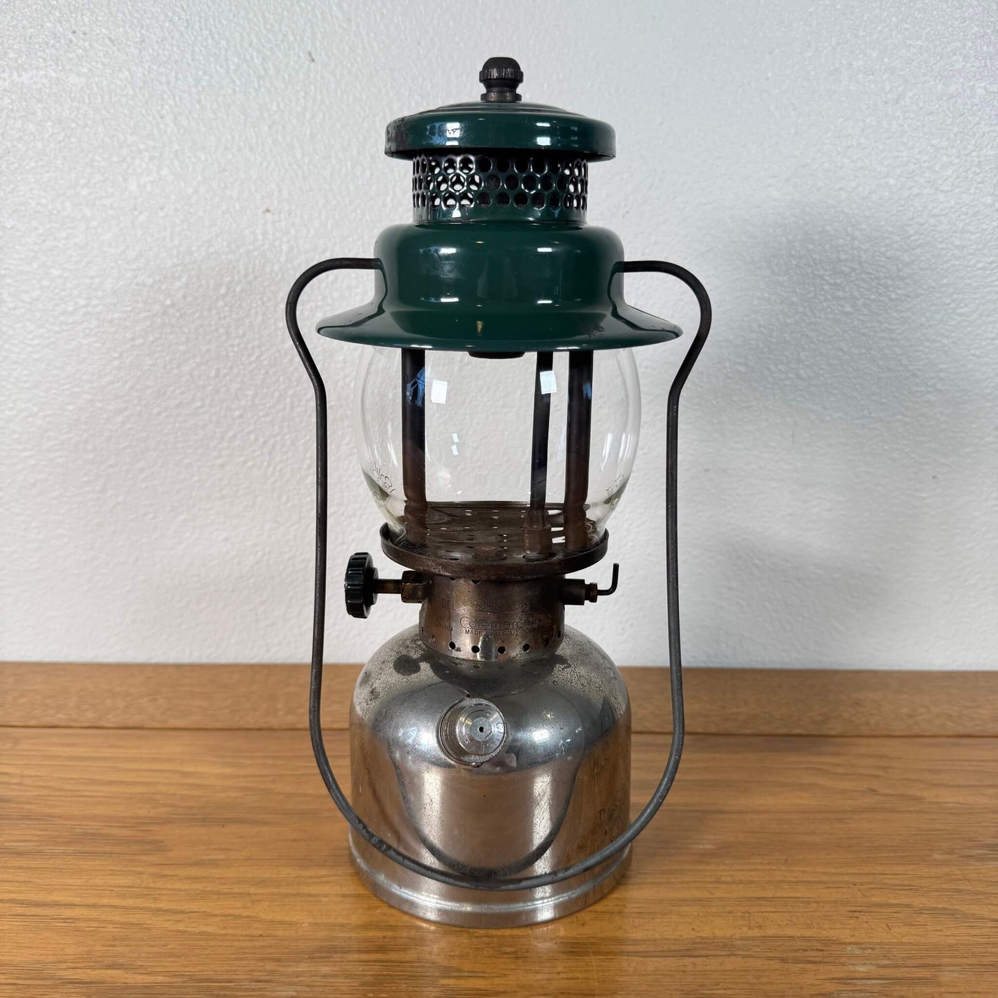 #2073【1949年3月製】ビンテージ Coleman（コールマン） 242C ランタン アメリカ