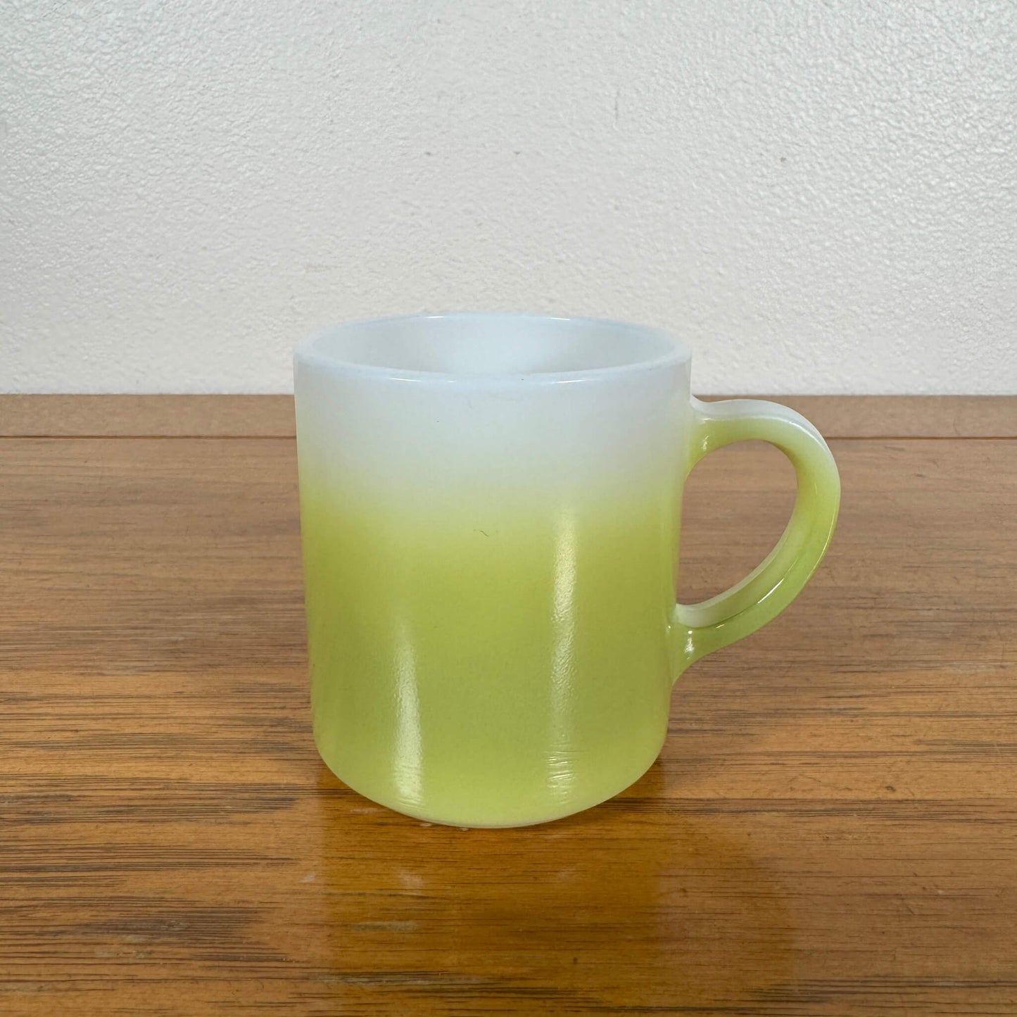 #1789【1960-70年代】ビンテージ ミルクガラス マグカップ / グリーンフェード コーヒーカップ アメリカ