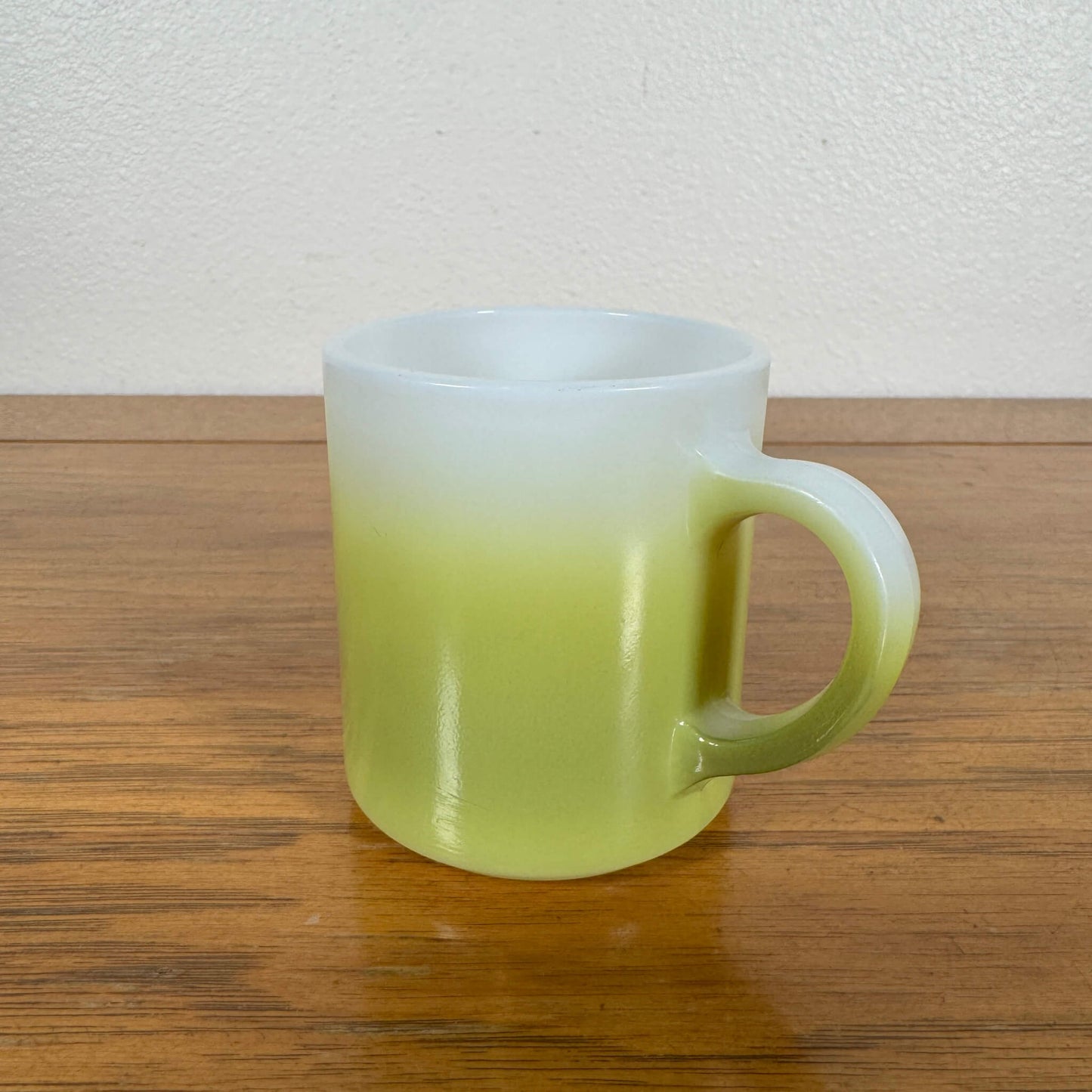 #1789【1960-70年代】ビンテージ ミルクガラス マグカップ / グリーンフェード コーヒーカップ アメリカ