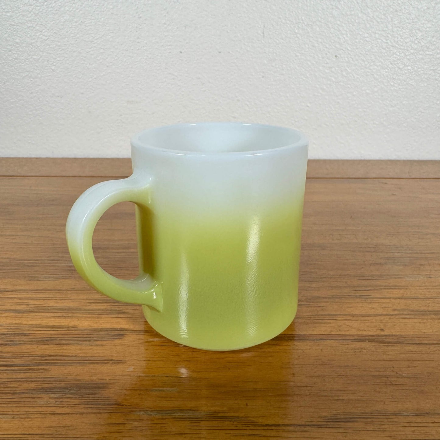 #1789【1960-70年代】ビンテージ ミルクガラス マグカップ / グリーンフェード コーヒーカップ アメリカ