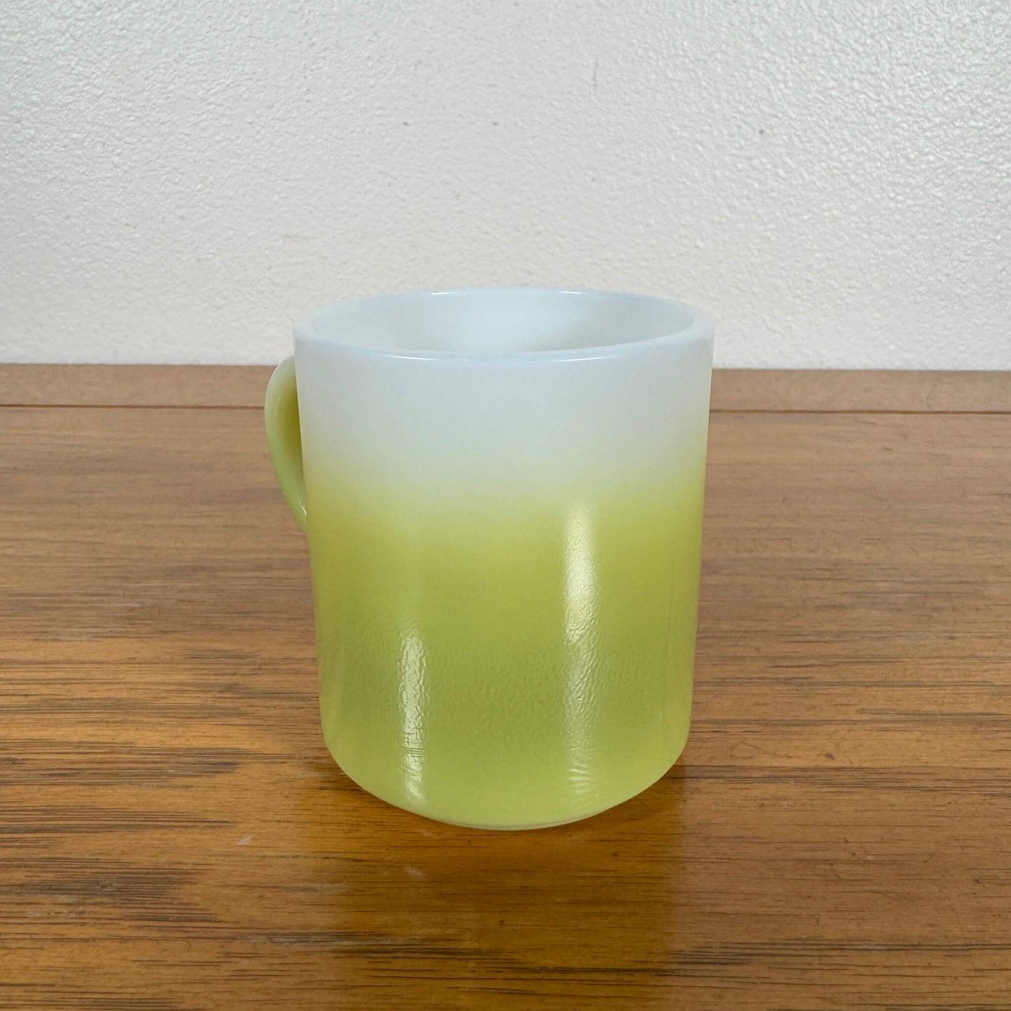 #1789【1960-70年代】ビンテージ ミルクガラス マグカップ / グリーンフェード コーヒーカップ アメリカ