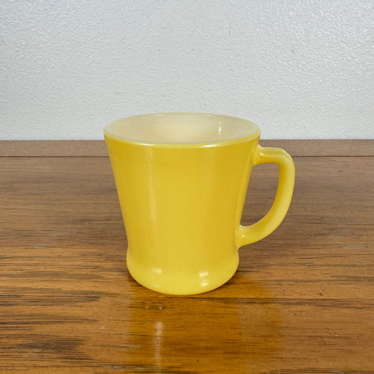 #1797【1960-70年代】ビンテージ Fire-King（ファイヤーキング） Dハンドルマグ / イエロー ミルクガラス マグカップ コーヒーカップ アメリカ