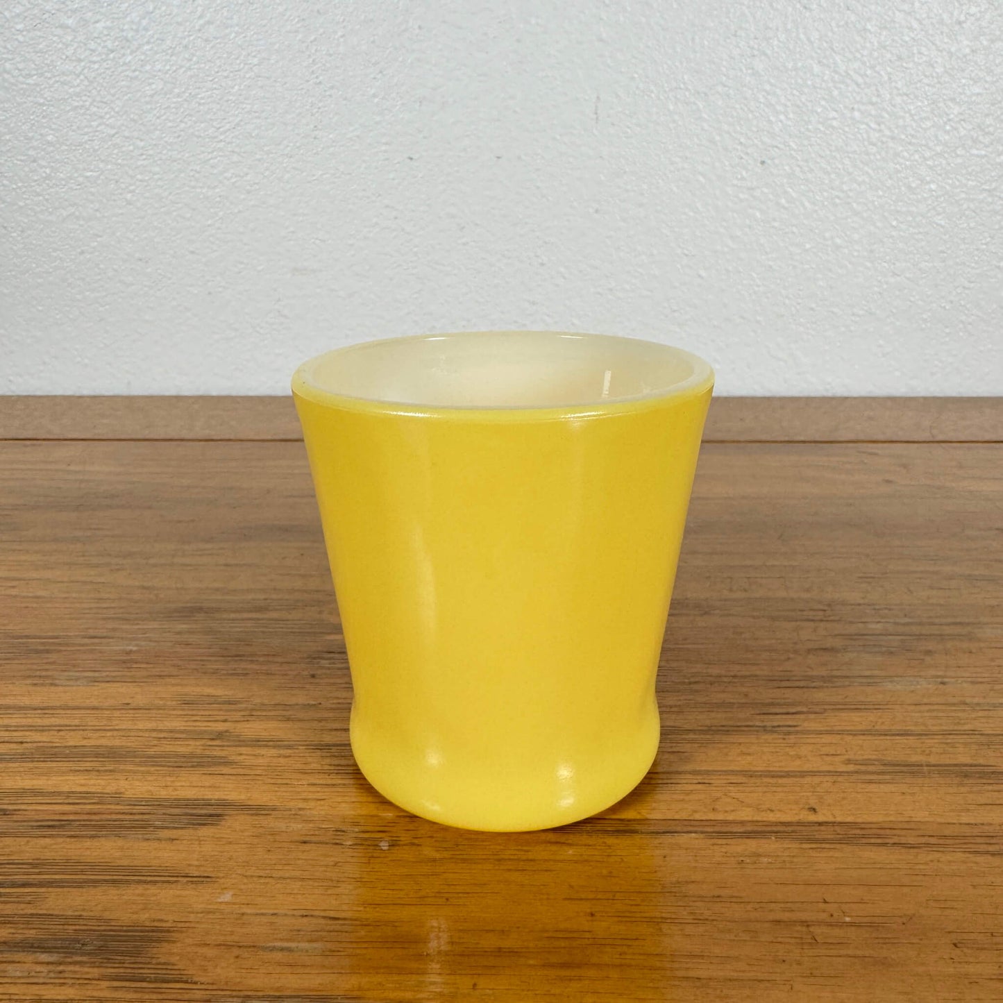 #1797【1960-70年代】ビンテージ Fire-King（ファイヤーキング） Dハンドルマグ / イエロー ミルクガラス マグカップ コーヒーカップ アメリカ