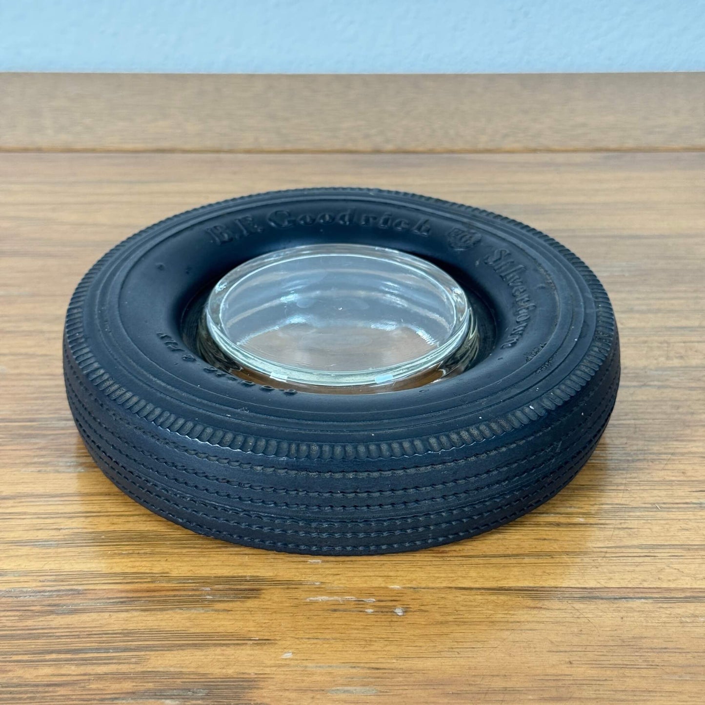 #2042【1950-60年代】ビンテージ B.F. Goodrich タイヤ灰皿 / ガラスアッシュトレイ アメリカ