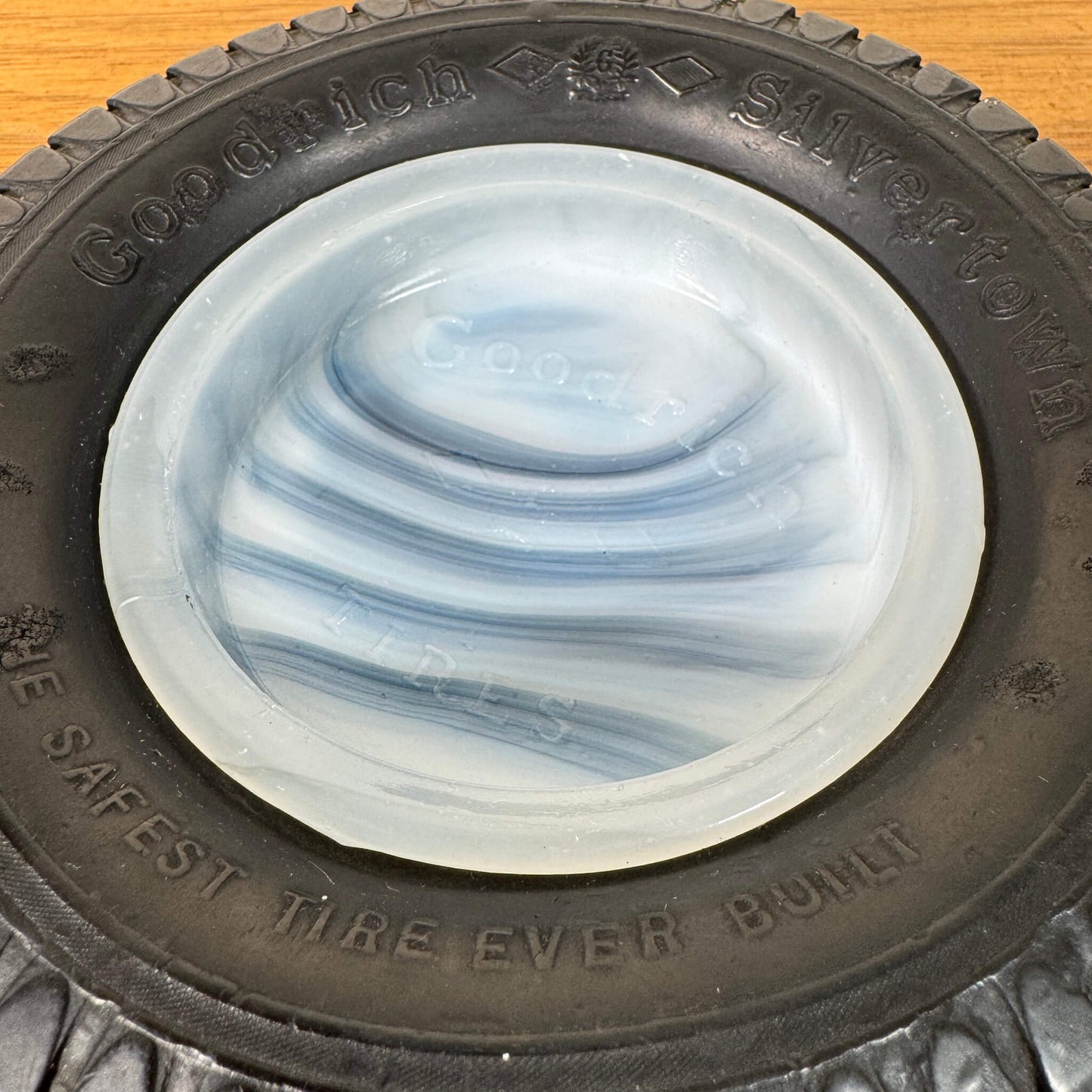 #2043【1950-60年代】ビンテージ B.F. Goodrich タイヤ灰皿 / マーブルガラス アメリカ