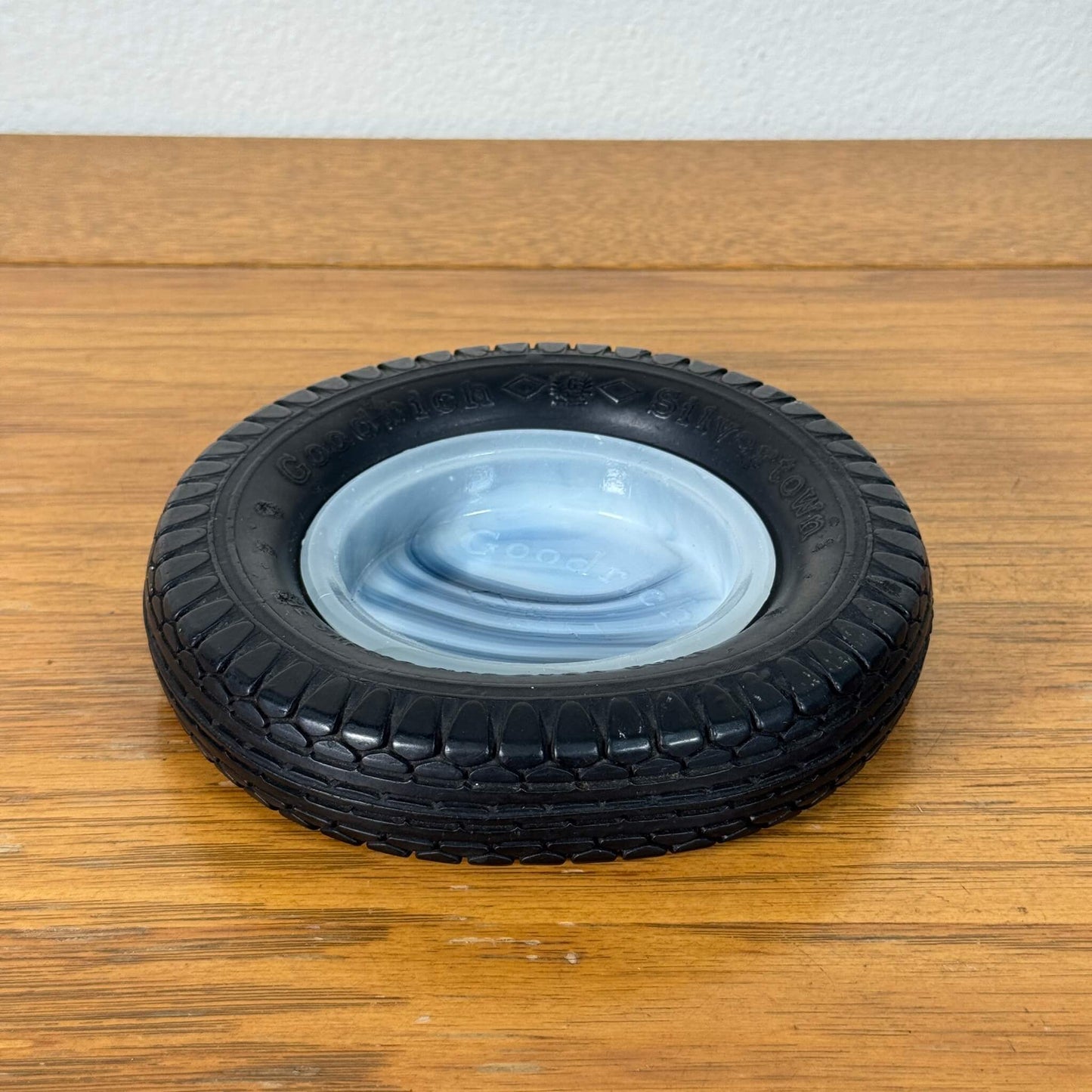 #2043【1950-60年代】ビンテージ B.F. Goodrich タイヤ灰皿 / マーブルガラス アメリカ