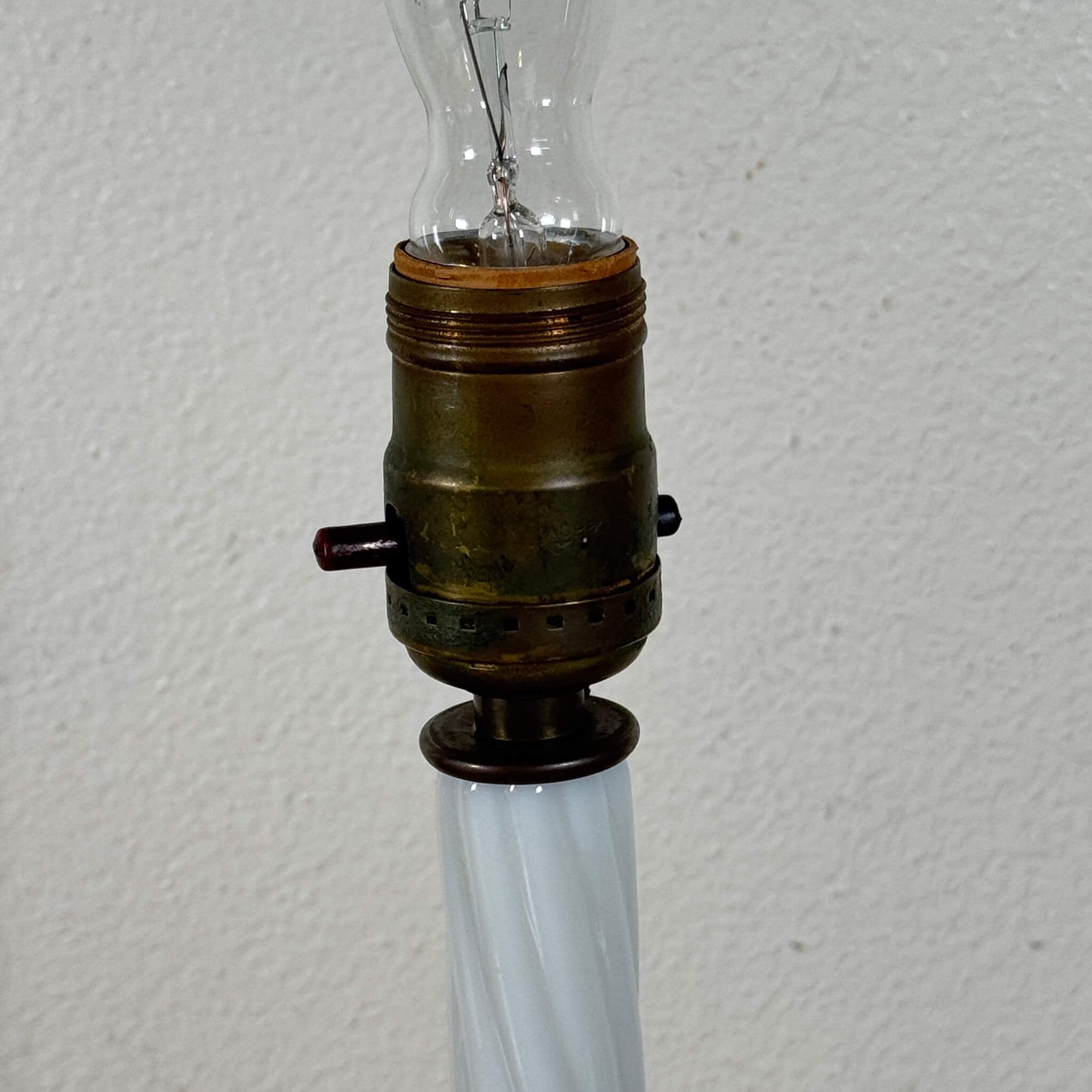 #2091-2【1950-60年代】ビンテージ ホブネイル ミルクガラス テーブルランプ / 照明 アメリカ