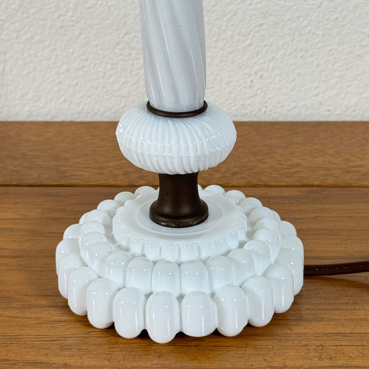 #2091-2【1950-60年代】ビンテージ ホブネイル ミルクガラス テーブルランプ / 照明 アメリカ