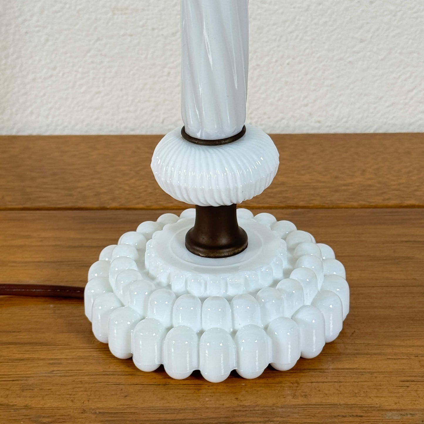 #2091-2【1950-60年代】ビンテージ ホブネイル ミルクガラス テーブルランプ / 照明 アメリカ