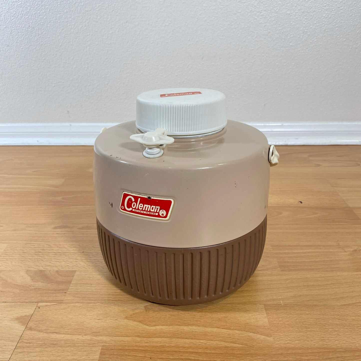 #864【1966年5月】ビンテージ Coleman（コールマン） ウォータージャグ 1ガロン バターナッツ チョコパフェ キャンプ用品 アウトドア アメリカ