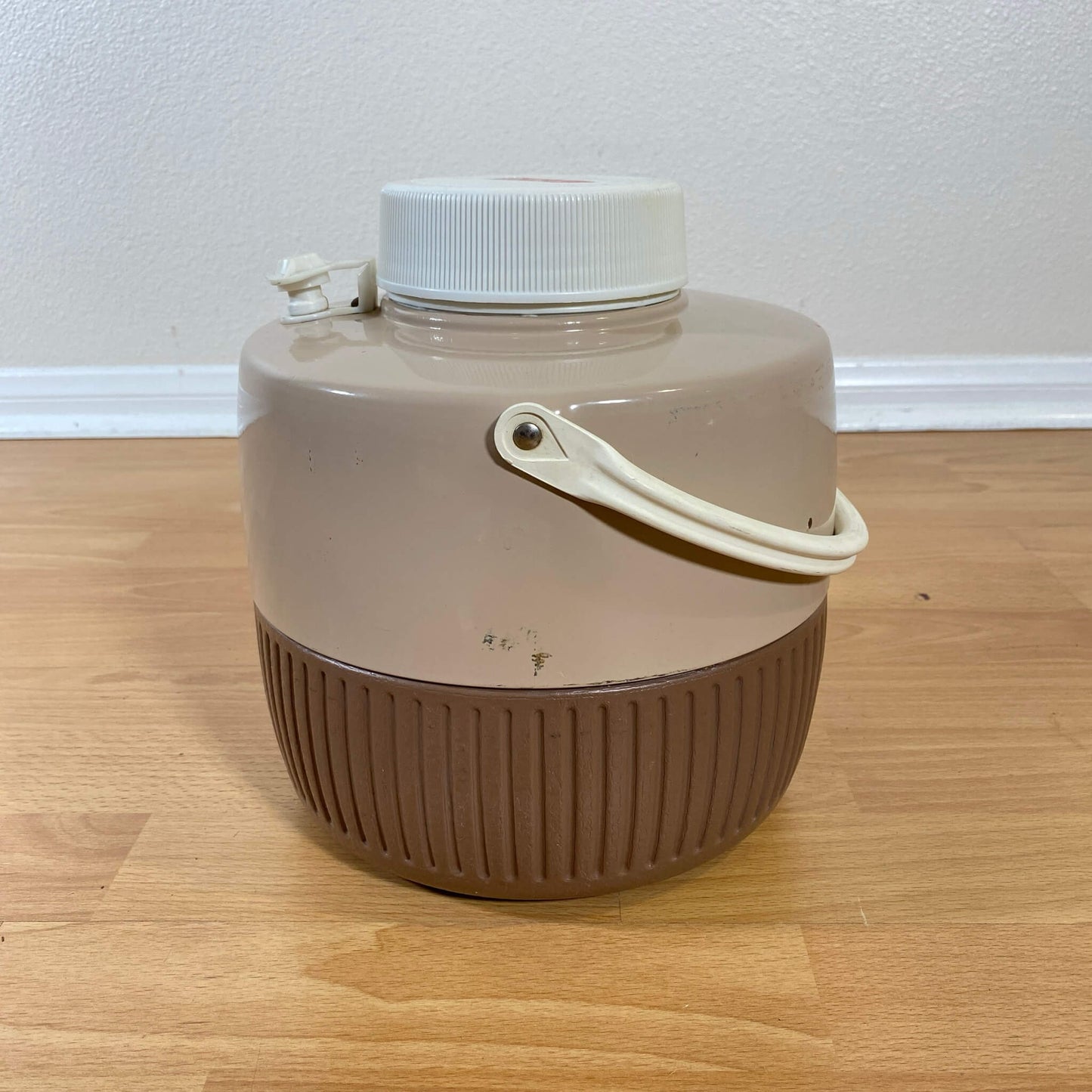 #864【1966年5月】ビンテージ Coleman（コールマン） ウォータージャグ 1ガロン バターナッツ チョコパフェ キャンプ用品 アウトドア アメリカ