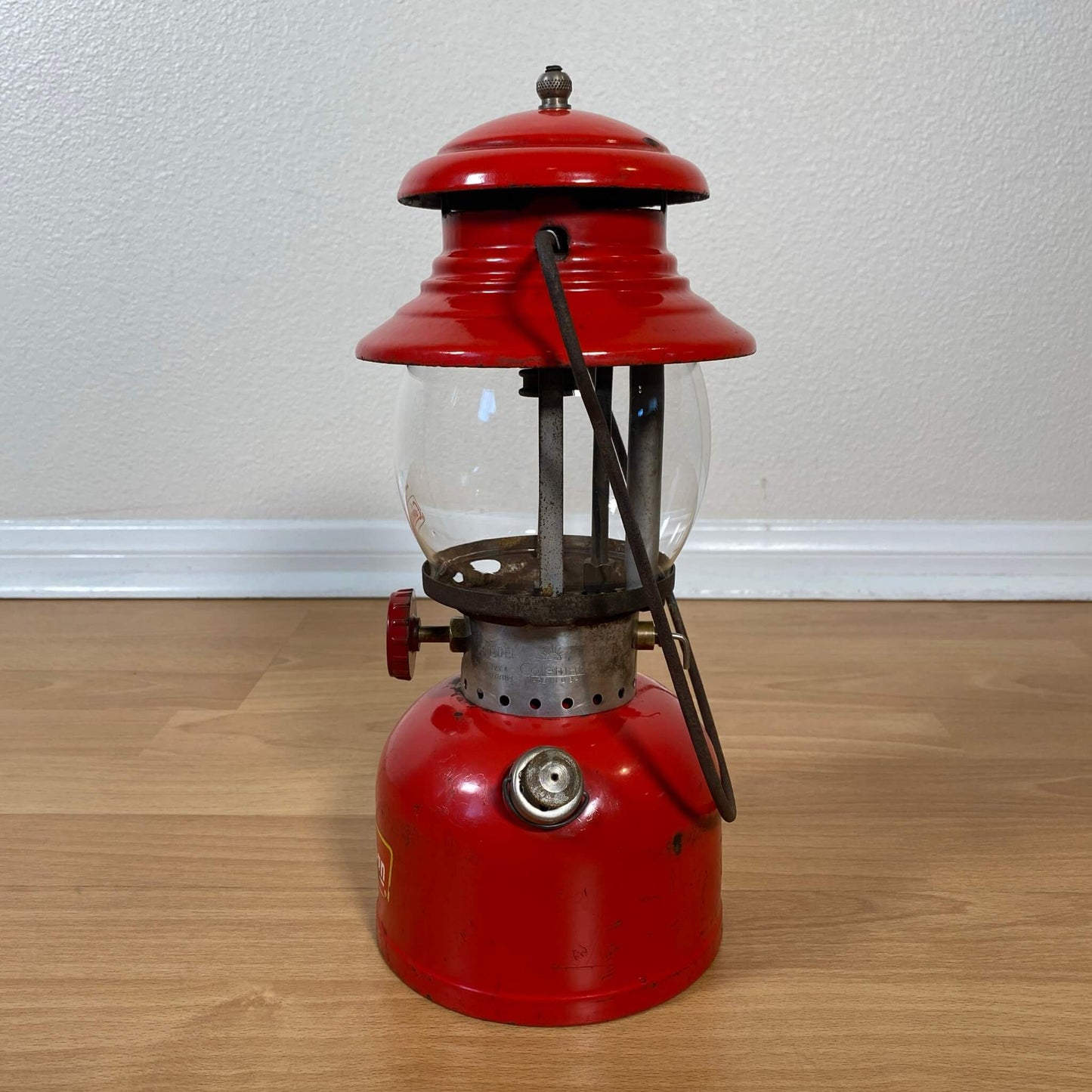 #775 【1957年1月】ビンテージ Coleman（コールマン）200A イエローボーダー ランタン キャンプ用品 アウトドア アメリカ