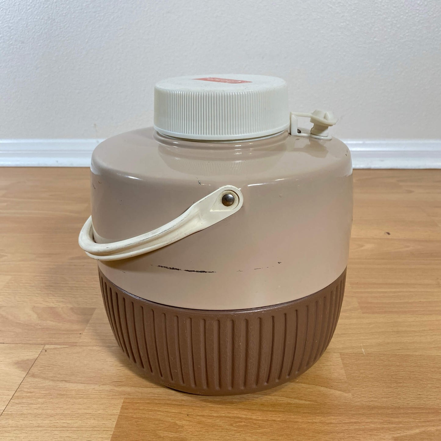 #864【1966年5月】ビンテージ Coleman（コールマン） ウォータージャグ 1ガロン バターナッツ チョコパフェ キャンプ用品 アウトドア アメリカ