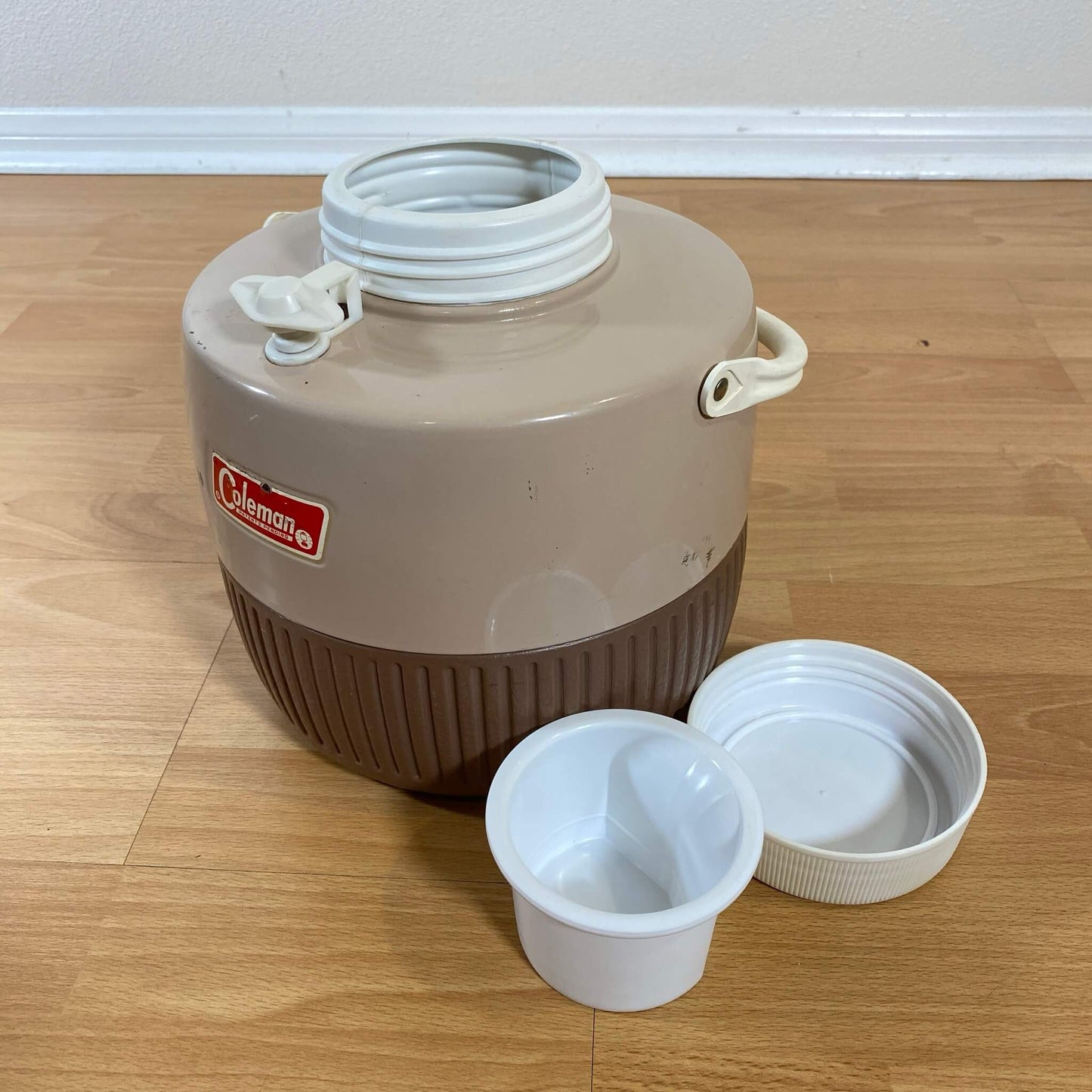 #864【1966年5月】ビンテージ Coleman（コールマン） ウォータージャグ 1ガロン バターナッツ チョコパフェ キャンプ用品 アウトドア アメリカ