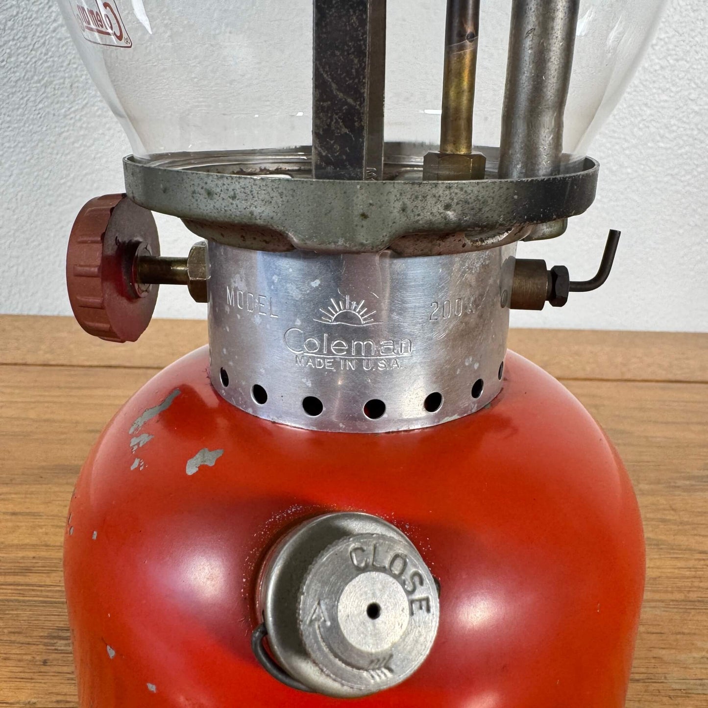 #1696【1963年10月製造】ビンテージ Coleman（コールマン）200A ランタン レッドボーダー 未整備品 アメリカ