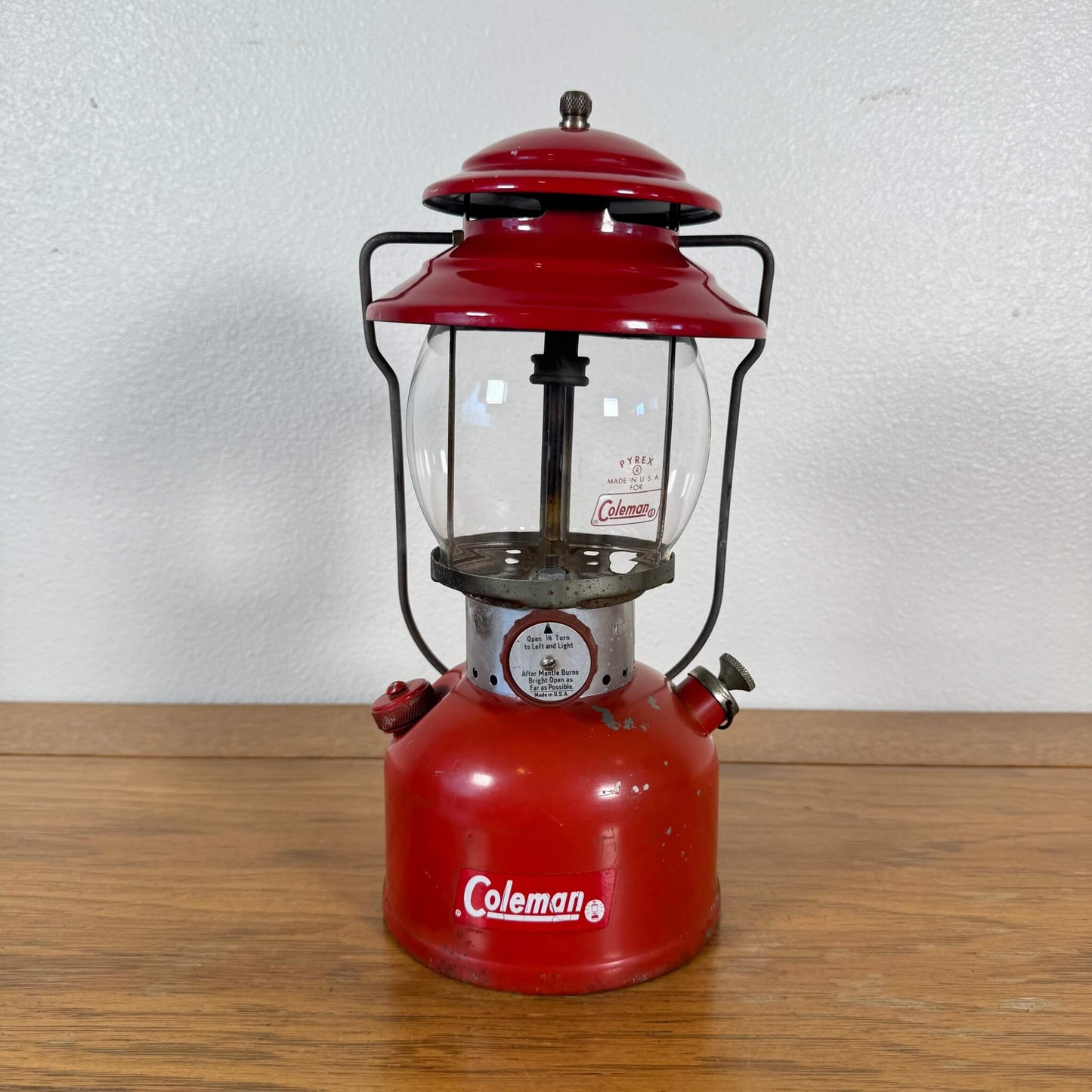 #1696【1963年10月製造】ビンテージ Coleman（コールマン）200A ランタン レッドボーダー 未整備品 アメリカ