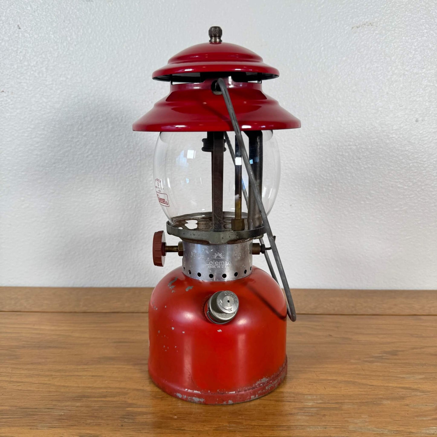 #1696【1963年10月製造】ビンテージ Coleman（コールマン）200A ランタン レッドボーダー 未整備品 アメリカ