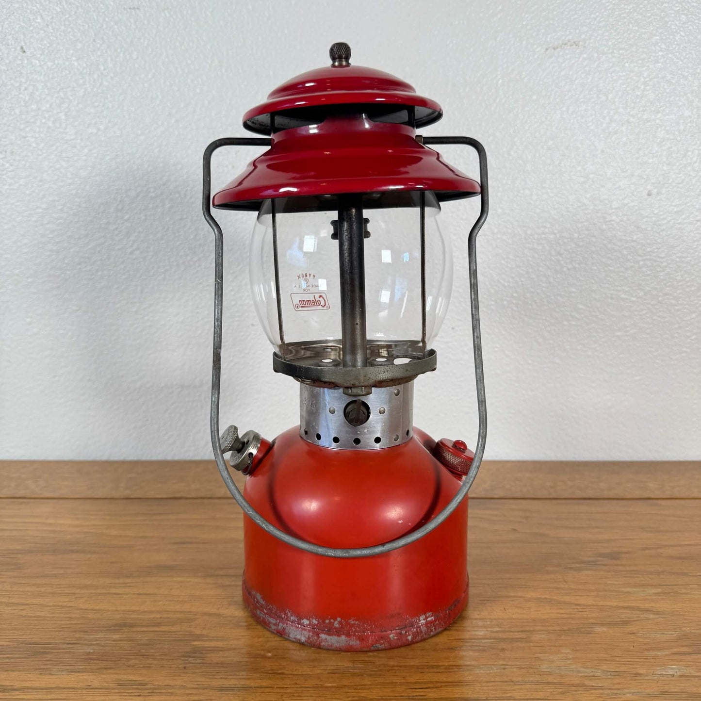 #1696【1963年10月製造】ビンテージ Coleman（コールマン）200A ランタン レッドボーダー 未整備品 アメリカ
