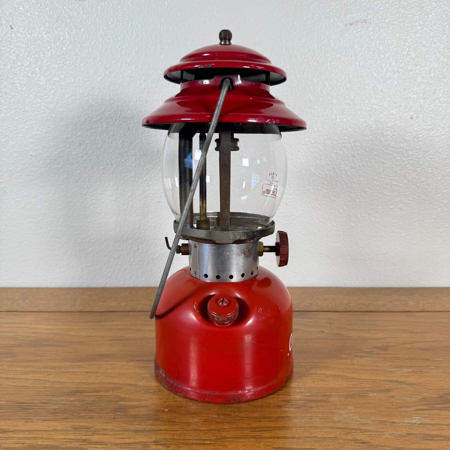#1696【1963年10月製造】ビンテージ Coleman（コールマン）200A ランタン レッドボーダー 未整備品 アメリカ