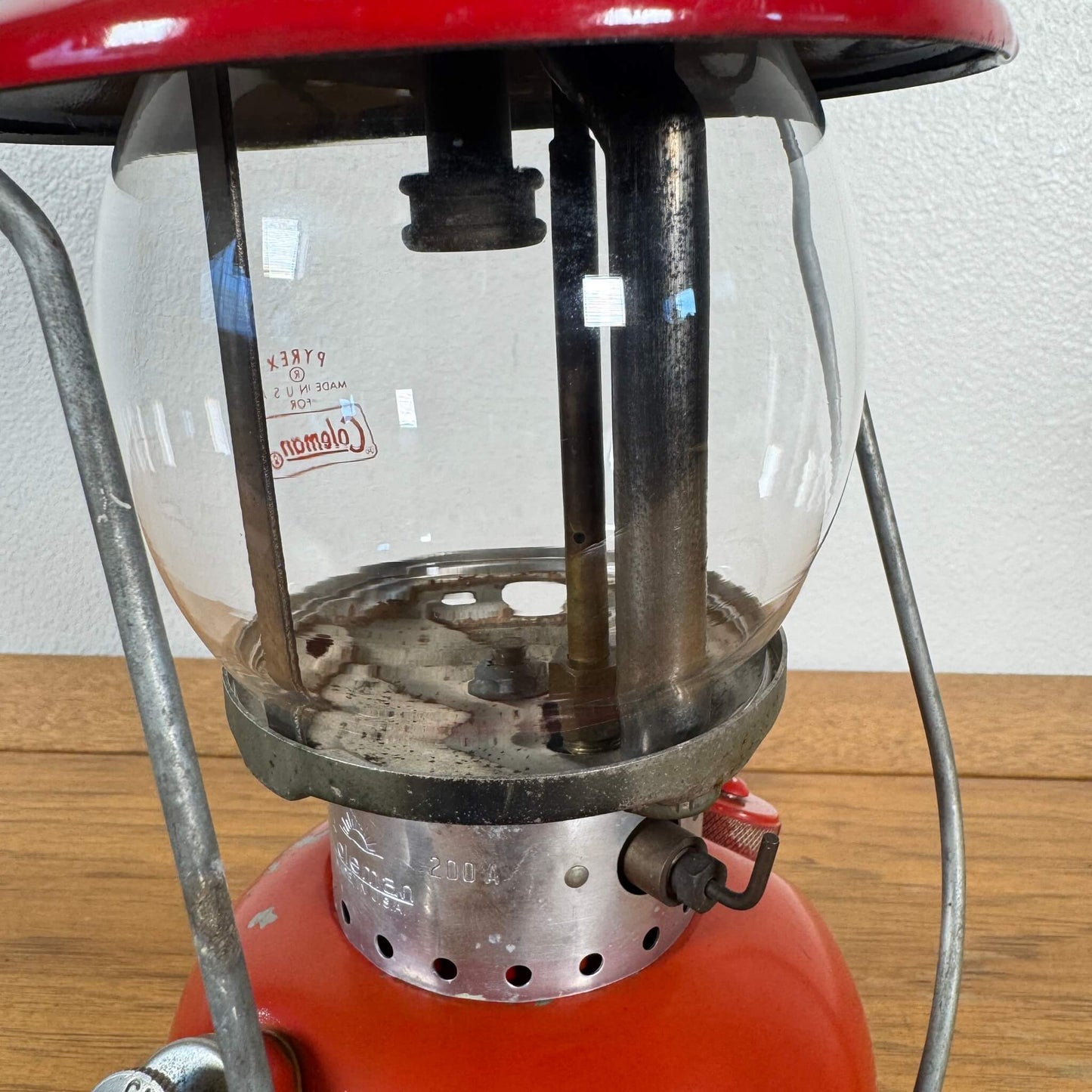 #1696【1963年10月製造】ビンテージ Coleman（コールマン）200A ランタン レッドボーダー 未整備品 アメリカ