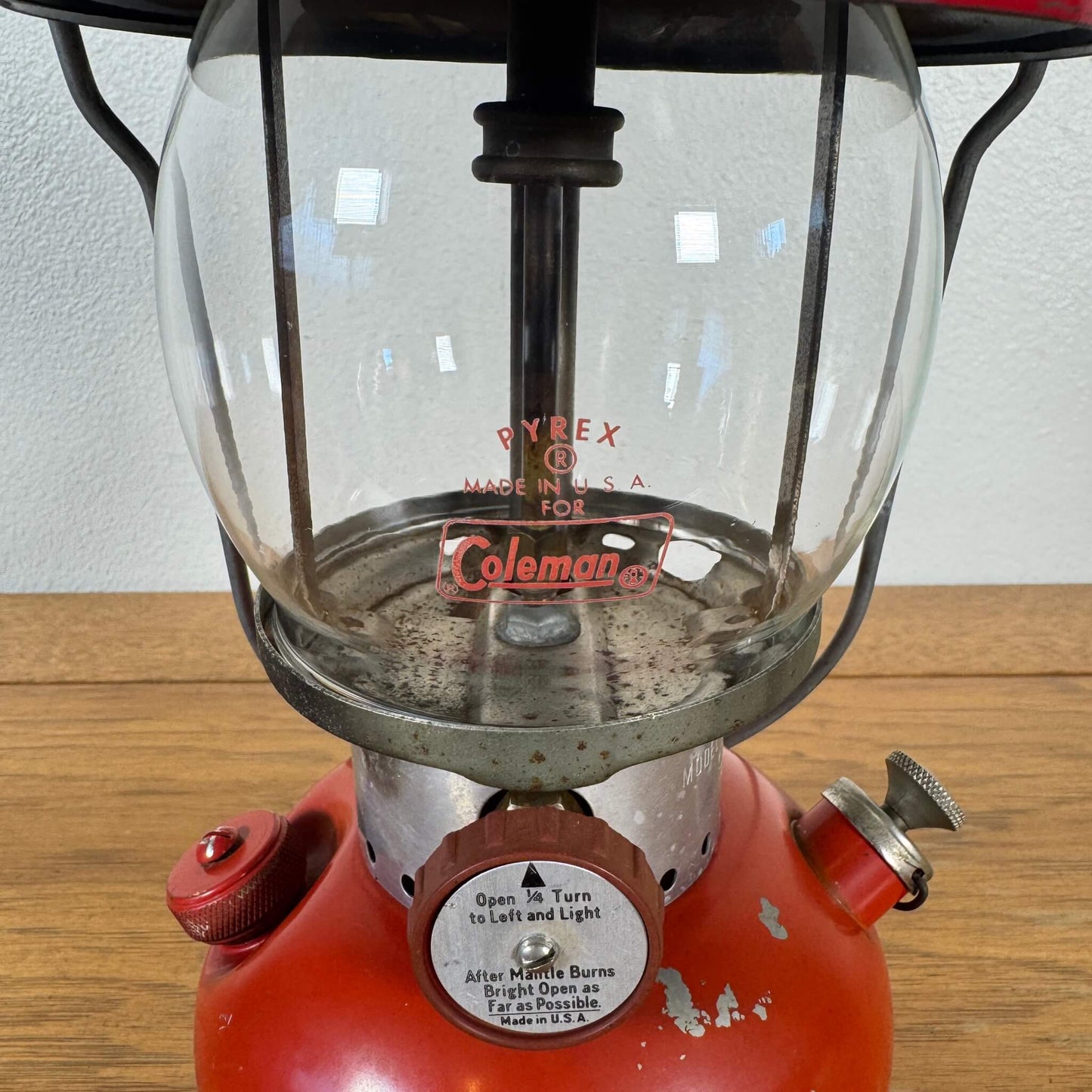 #1696【1963年10月製造】ビンテージ Coleman（コールマン）200A ランタン レッドボーダー 未整備品 アメリカ