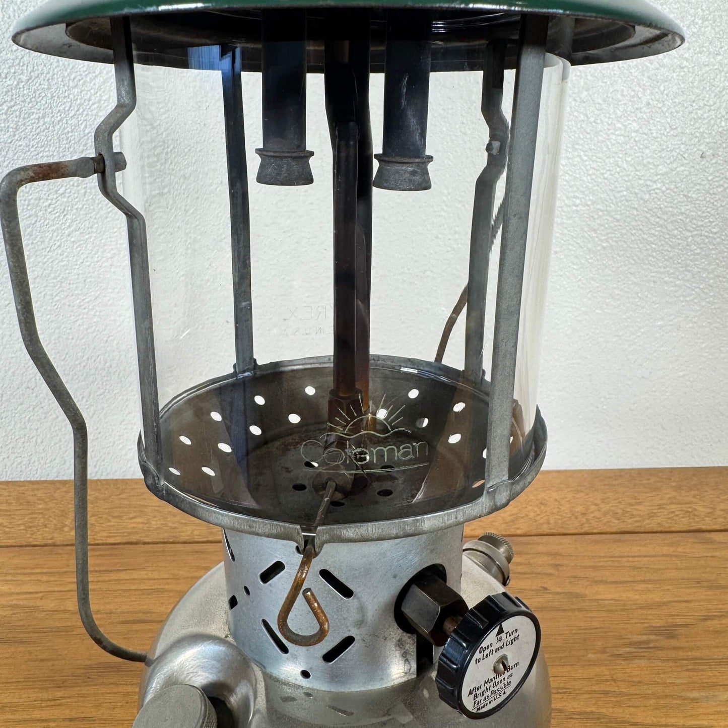 #1699【1950年B期製造】ビンテージ Coleman（コールマン） 220D ランタン 未整備品 アメリカ