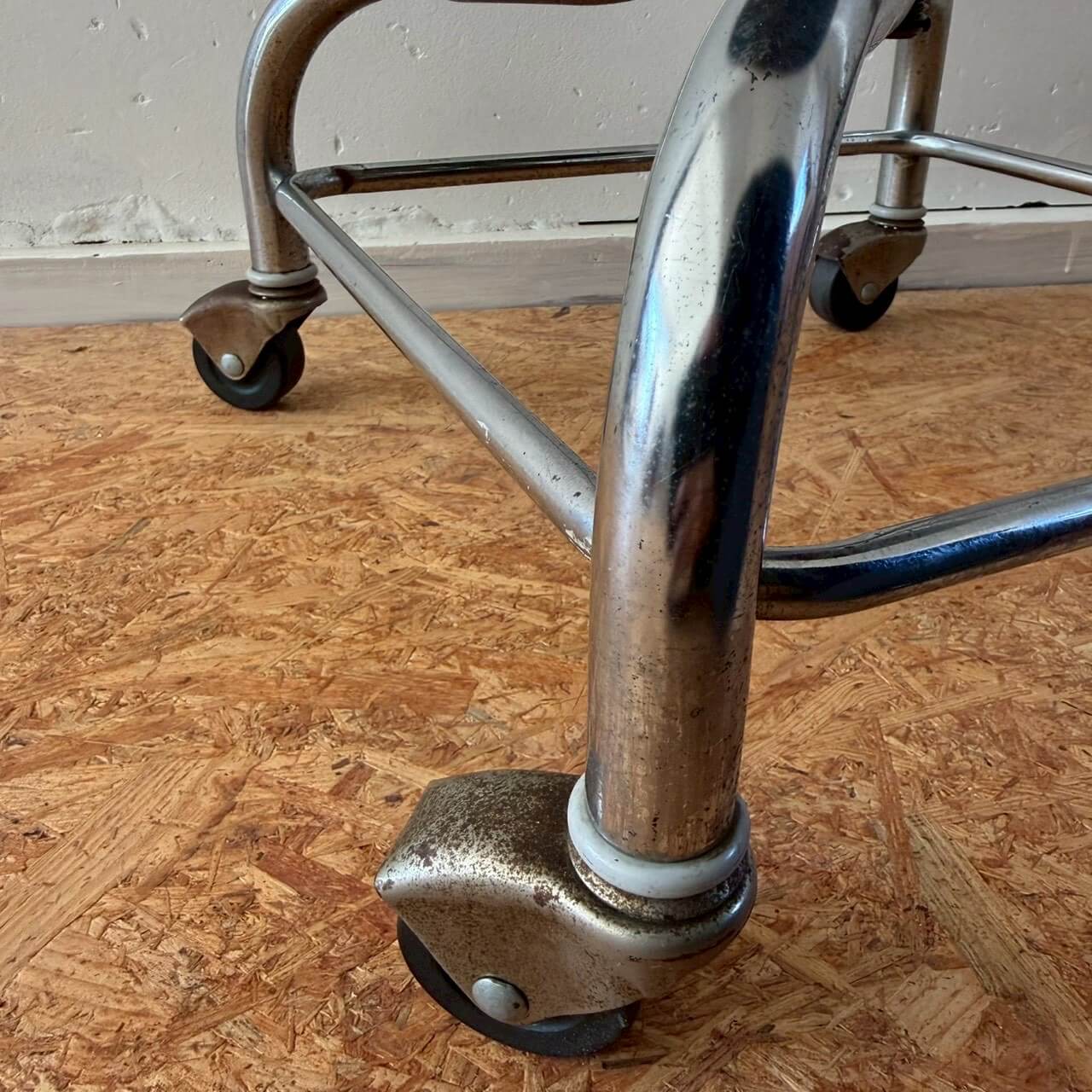 #2463【1970-80年代】ビンテージ E.F. Brewer メディカルスツール / インダストリアル キャスターチェア アメリカ