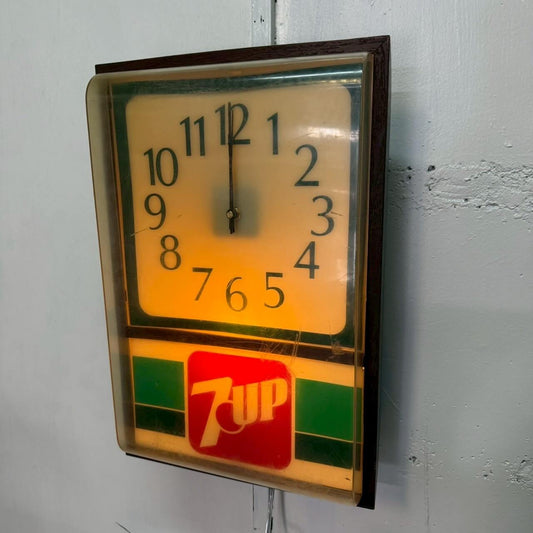 #2318【1970年代】ビンテージ 7UP ライトクロック / アドバタイジング 掛け時計 / ウォールクロック アメリカ