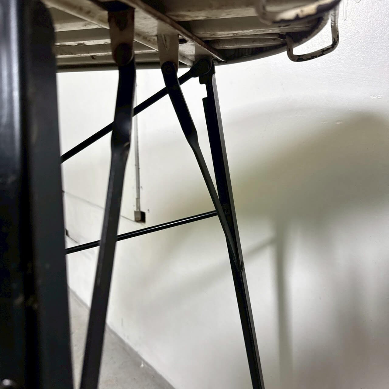 #2211【1950-60年代】ビンテージ メタル アイロンボード / インダストリアル ディスプレイテーブル