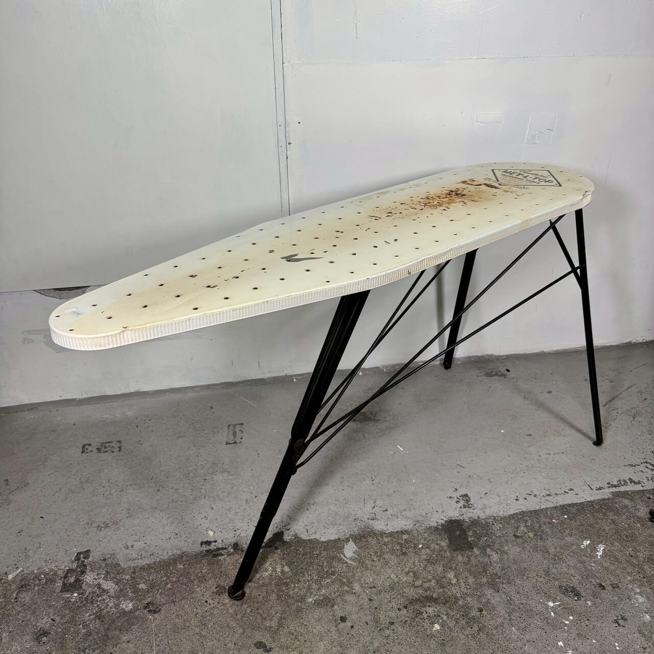 #2211【1950-60年代】ビンテージ メタル アイロンボード / インダストリアル ディスプレイテーブル