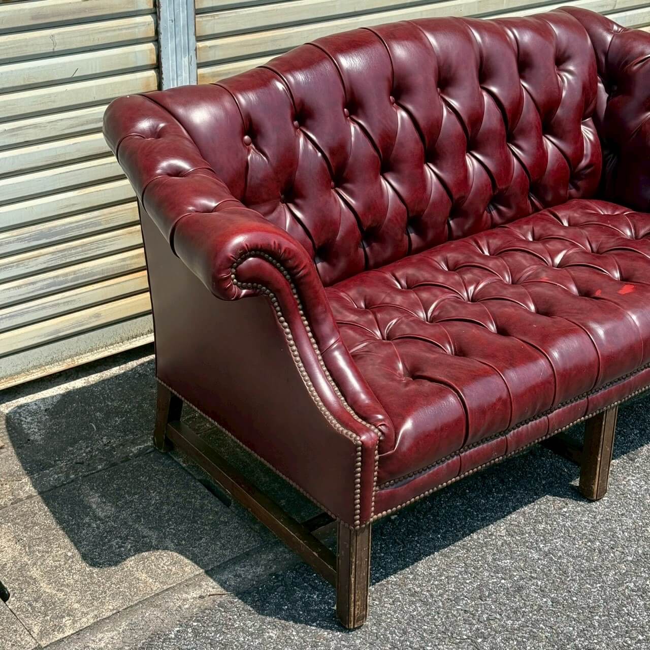 【1970-80年代】ビンテージ ソファ レザー 2人掛け チェスターフィールド 店舗什器 ワインレッド #2507