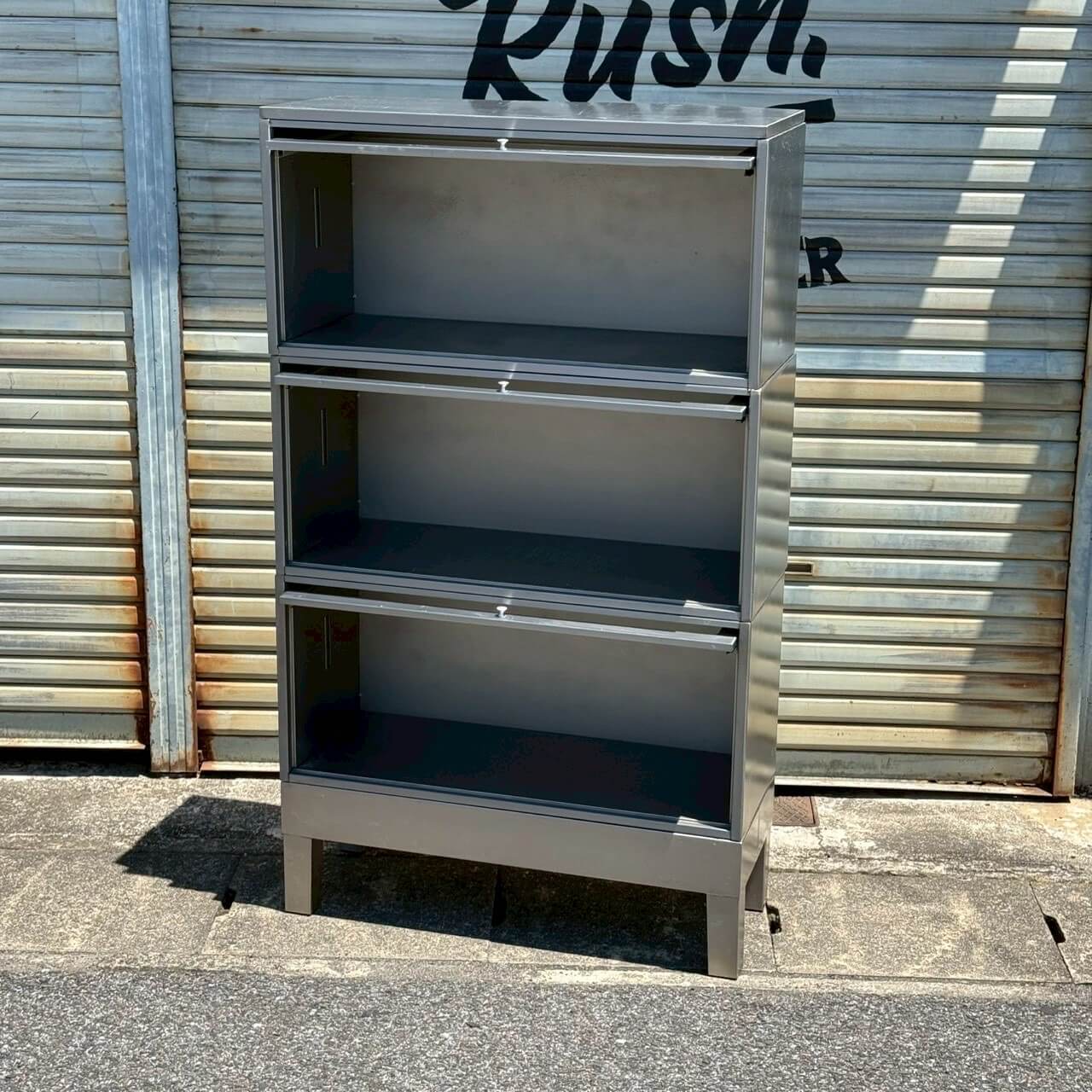 【1970-80年代】ビンテージ キャビネット アメリカン雑貨 店舗什器 ブックシェルフ ガラス扉 メタル製 #2513