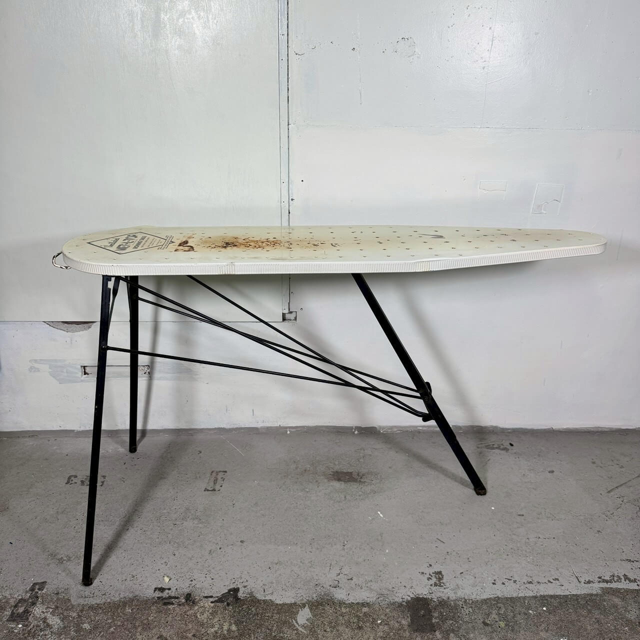 #2211【1950-60年代】ビンテージ メタル アイロンボード / インダストリアル ディスプレイテーブル