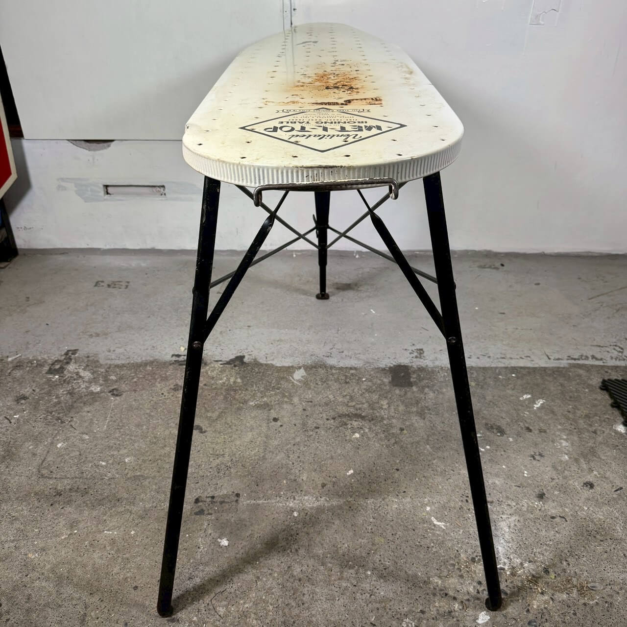 #2211【1950-60年代】ビンテージ メタル アイロンボード / インダストリアル ディスプレイテーブル