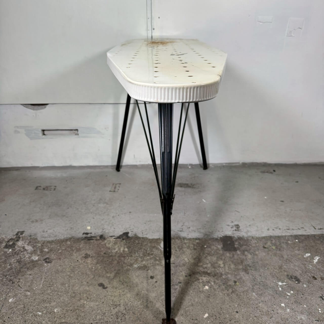 #2211【1950-60年代】ビンテージ メタル アイロンボード / インダストリアル ディスプレイテーブル