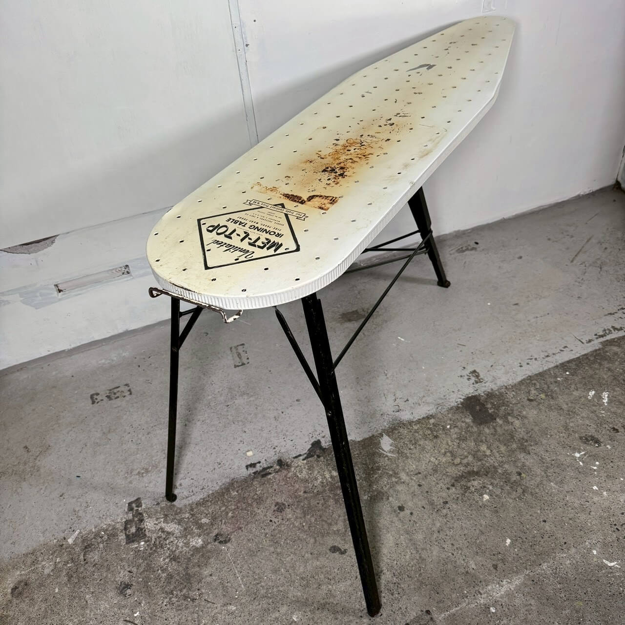 #2211【1950-60年代】ビンテージ メタル アイロンボード / インダストリアル ディスプレイテーブル