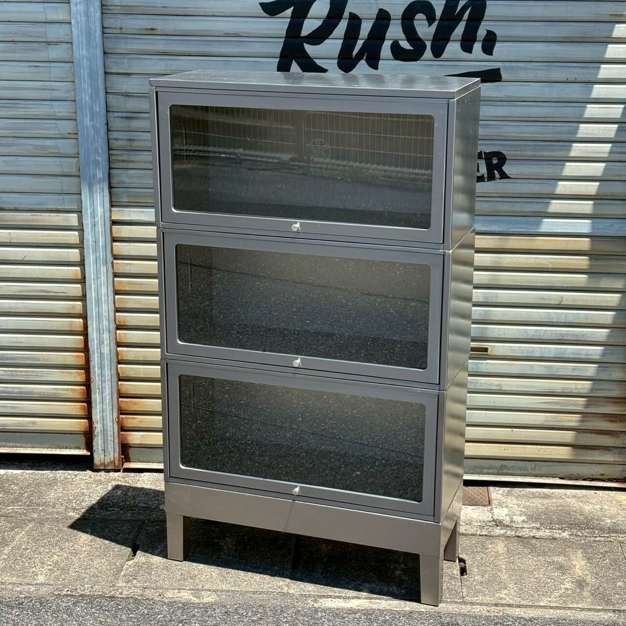 【1970-80年代】ビンテージ キャビネット アメリカン雑貨 店舗什器 ブックシェルフ ガラス扉 メタル製 #2513