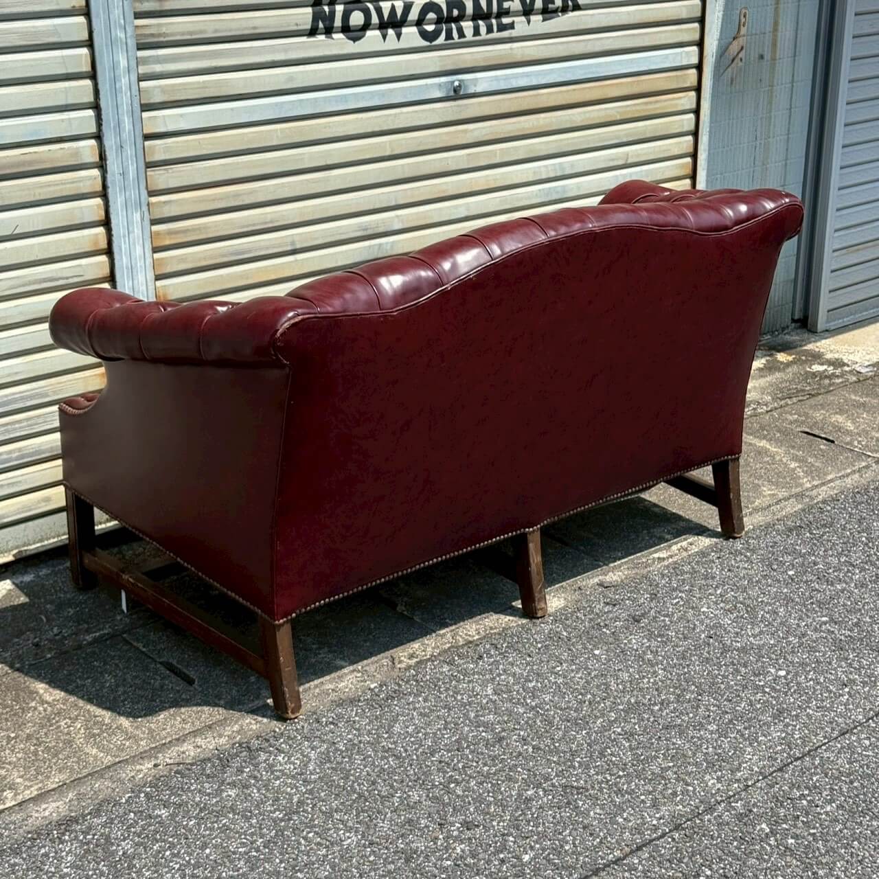 【1970-80年代】ビンテージ ソファ レザー 2人掛け チェスターフィールド 店舗什器 ワインレッド #2507