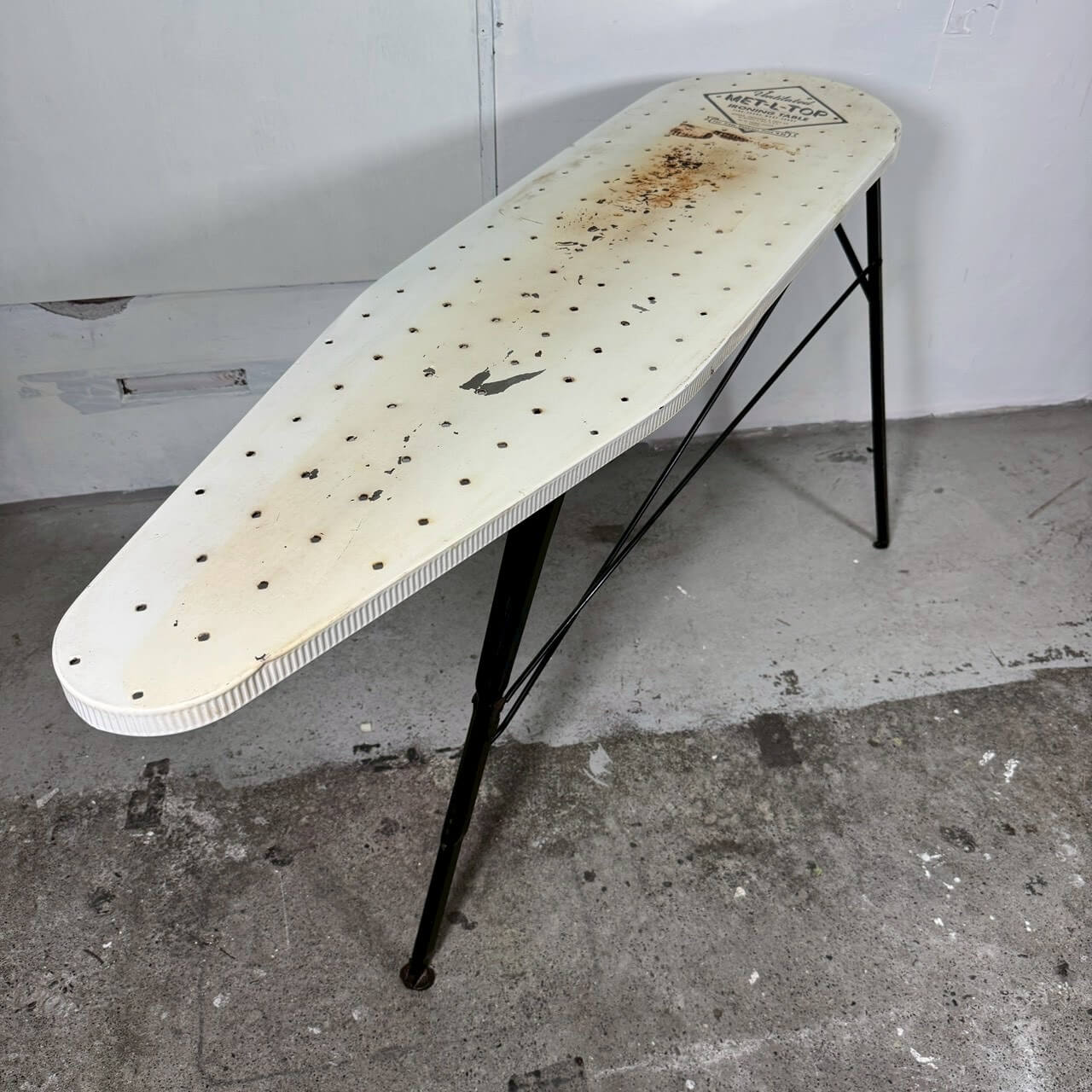 #2211【1950-60年代】ビンテージ メタル アイロンボード / インダストリアル ディスプレイテーブル