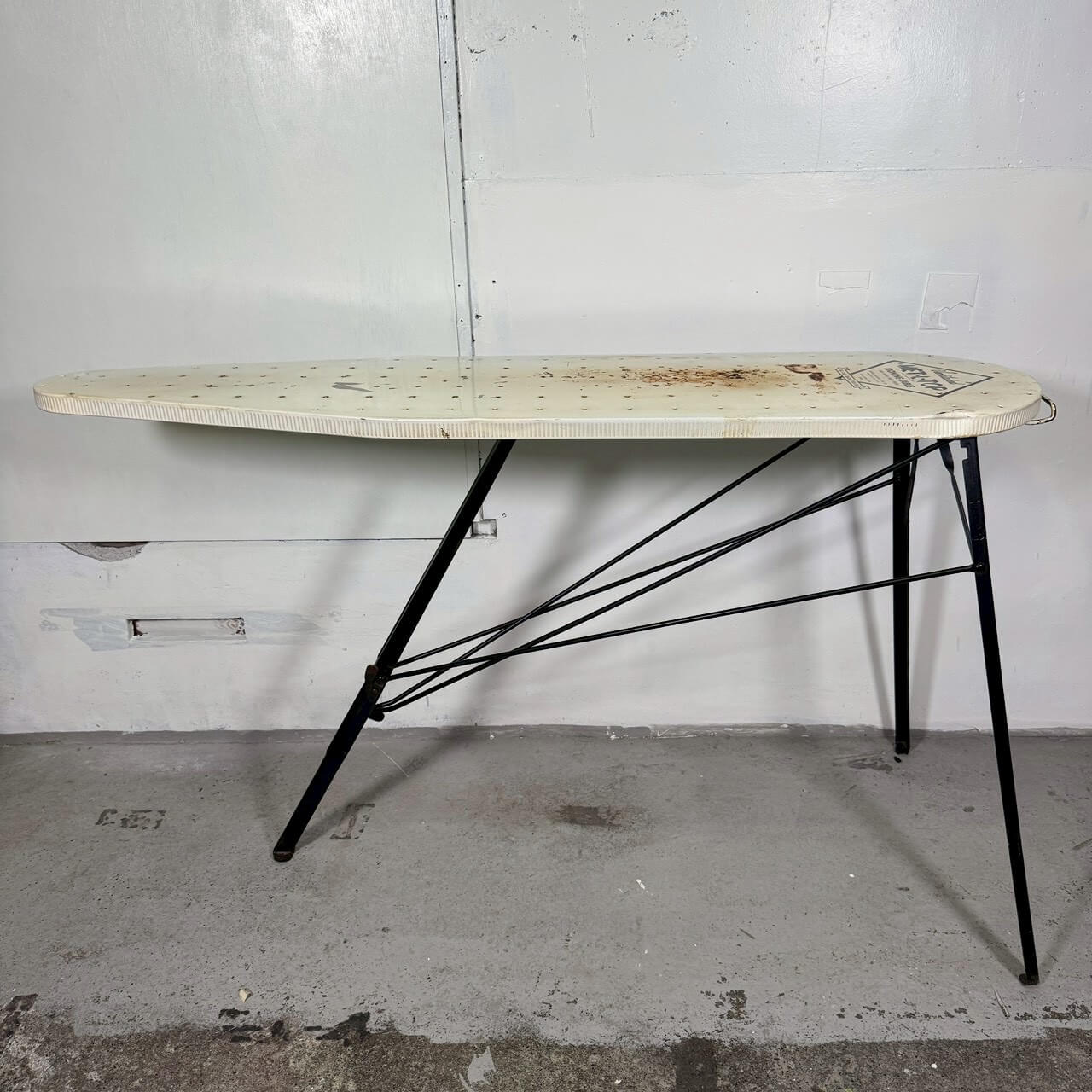 #2211【1950-60年代】ビンテージ メタル アイロンボード / インダストリアル ディスプレイテーブル