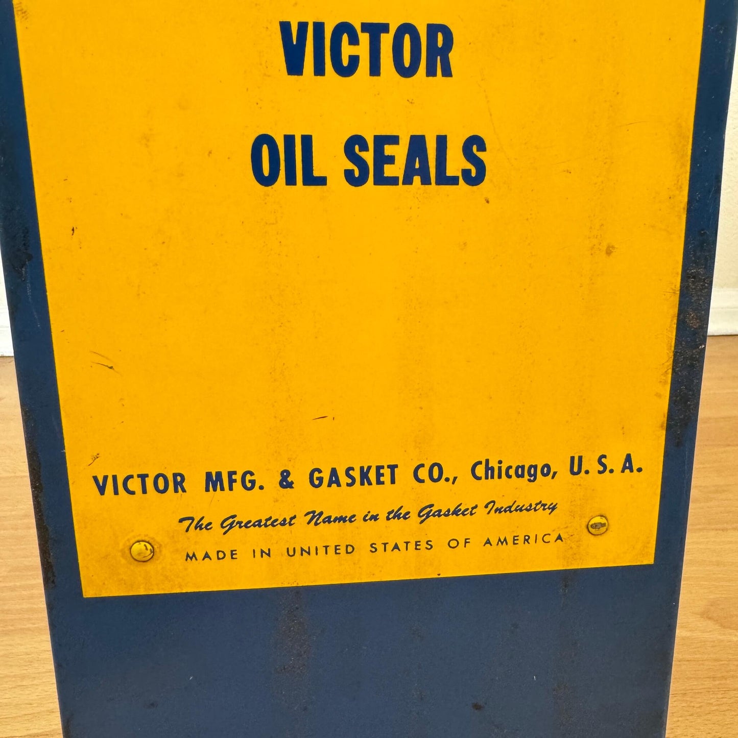 #1835【1950-60年代】ビンテージ VICTOR OIL SEALS メタルシェルフ / 工具棚 ディスプレイラック アメリカ
