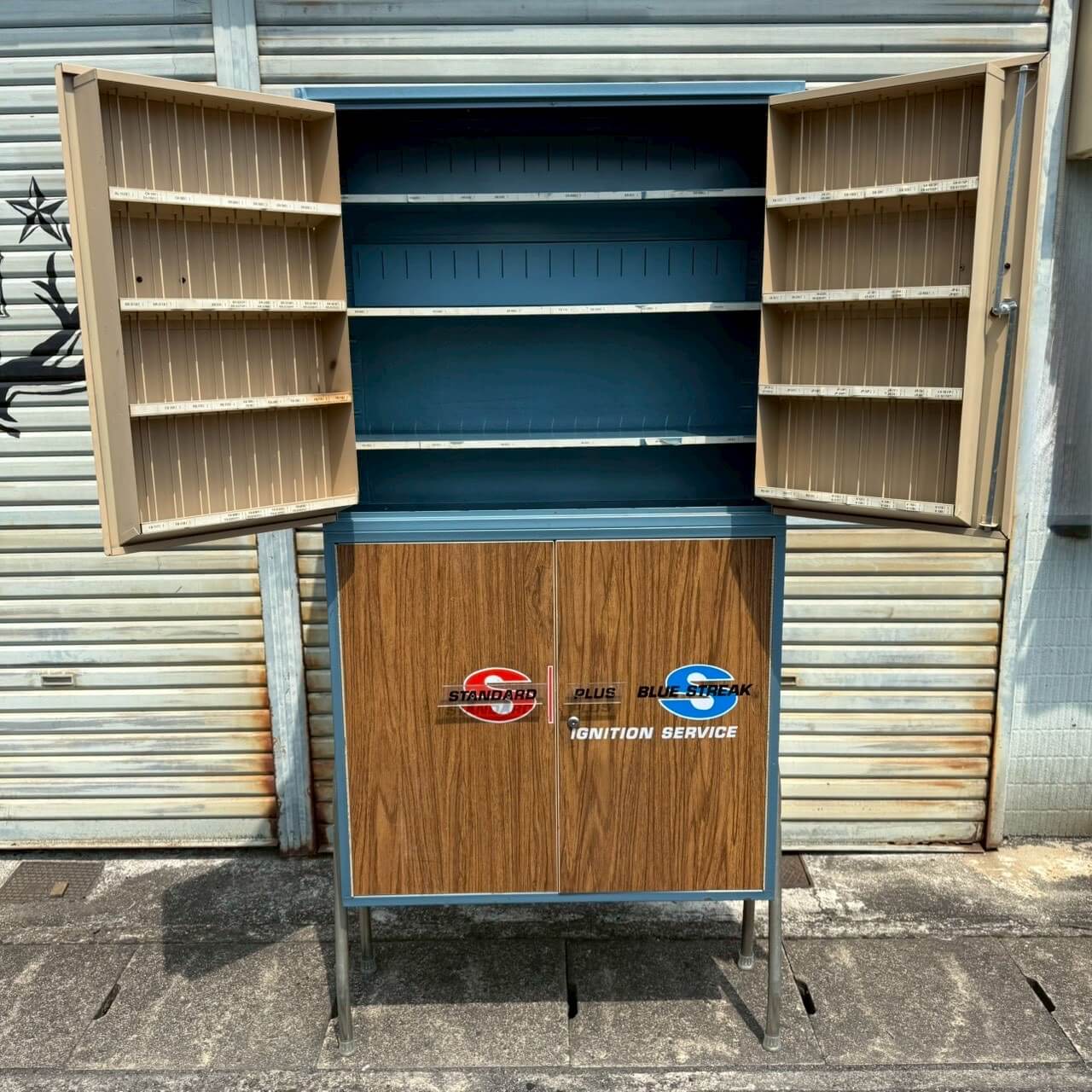 【1960-70年代】ビンテージ メタルキャビネット 鍵付き アメリカン雑貨 店舗什器 ガレージ #2229