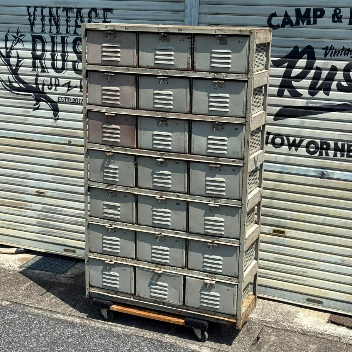 【1940-50年代】ビンテージ ガレージ アメリカン雑貨 店舗什器 メタル ロッカーバスケット 21ドロワー #2741