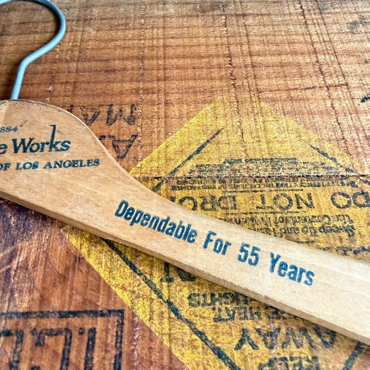 【1950-60年代】ビンテージ ハンガー 2点セット アメリカン雑貨 店舗什器 木製 アドバタイジング #2473-17