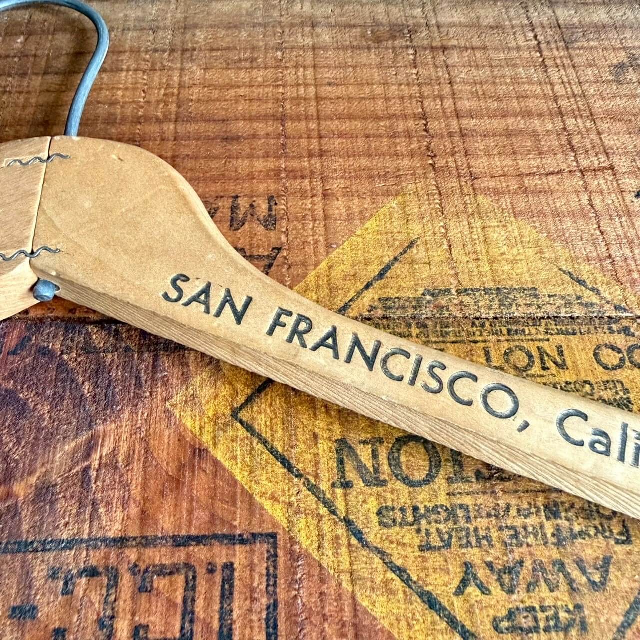 【1950-60年代】ビンテージ ハンガー 2点セット アメリカン雑貨 店舗什器 木製 アドバタイジング #2473-14